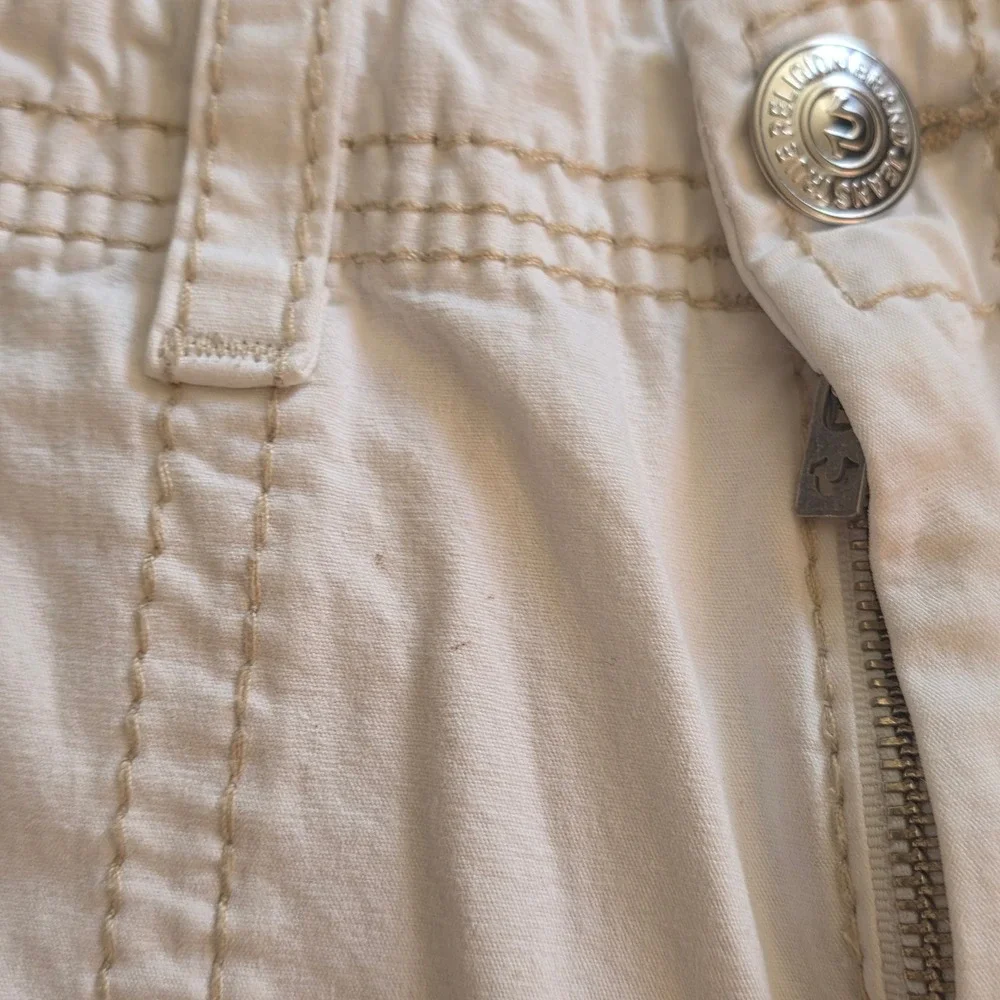 True Religion Mens White Cargo‎ Shorts Big T Contrast Stitch Frayed Hem Size 36
